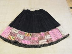 画像2: モン族（雲南ミャオ族）刺繍プリーツスカート (2)