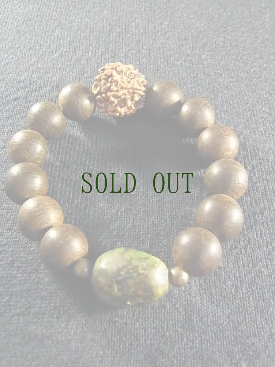 画像2: アンティーク　チベタンターコイズと沈香、6面ルドラクシャのブレスレット　 (2)