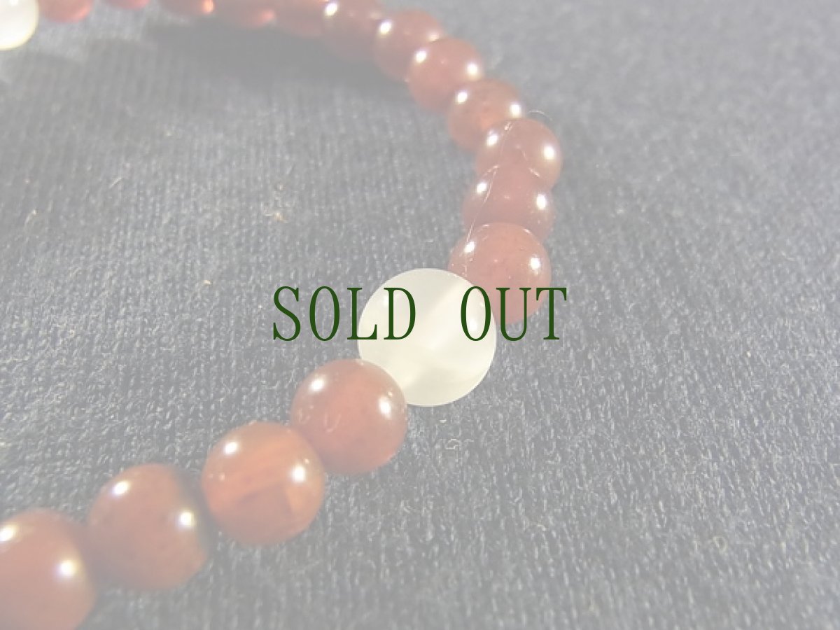 画像3: とんぼ玉（アンティーク）とチベットアンデシン(血珠)のブレスレット (3)