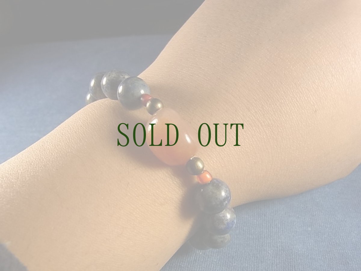 画像5: ペマラカ（藍紅瑪瑙Pema Raka）と天然ラピスラズリ（10mm）のブレスレット (5)