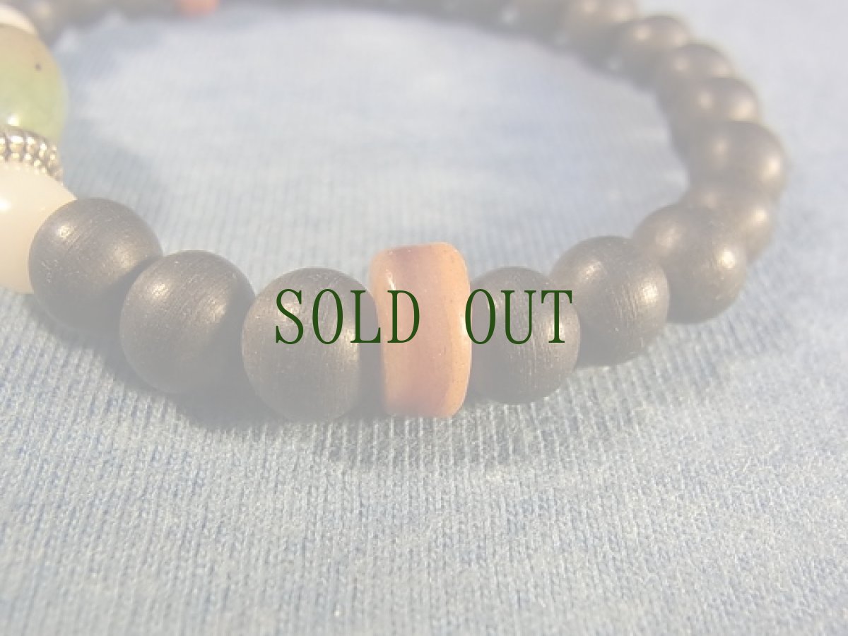 画像4: 天然トルコ石と沈香のブレスレット (4)