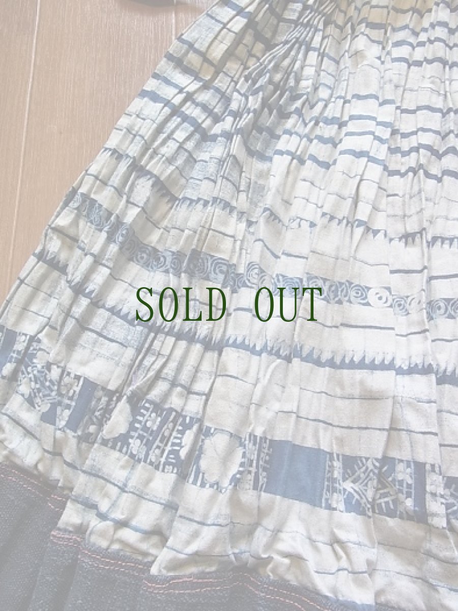 画像4: 貴州苗族(ミャオ)　古布・綿・麻　巻きロングスカート　(泥藍・蝋結) (4)