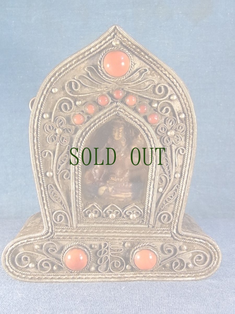 画像2: グル・リンポチェ(パドマサンヴァヴァ)の銀製ガウ(アンティーク) (2)