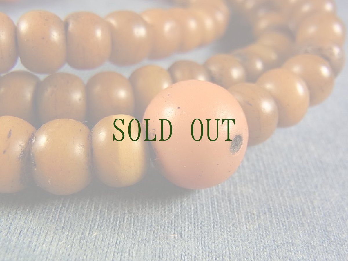 画像3: 鹿骨とシェルパコーラルの108玉・チベタン念珠(old deer bone mala ) (3)