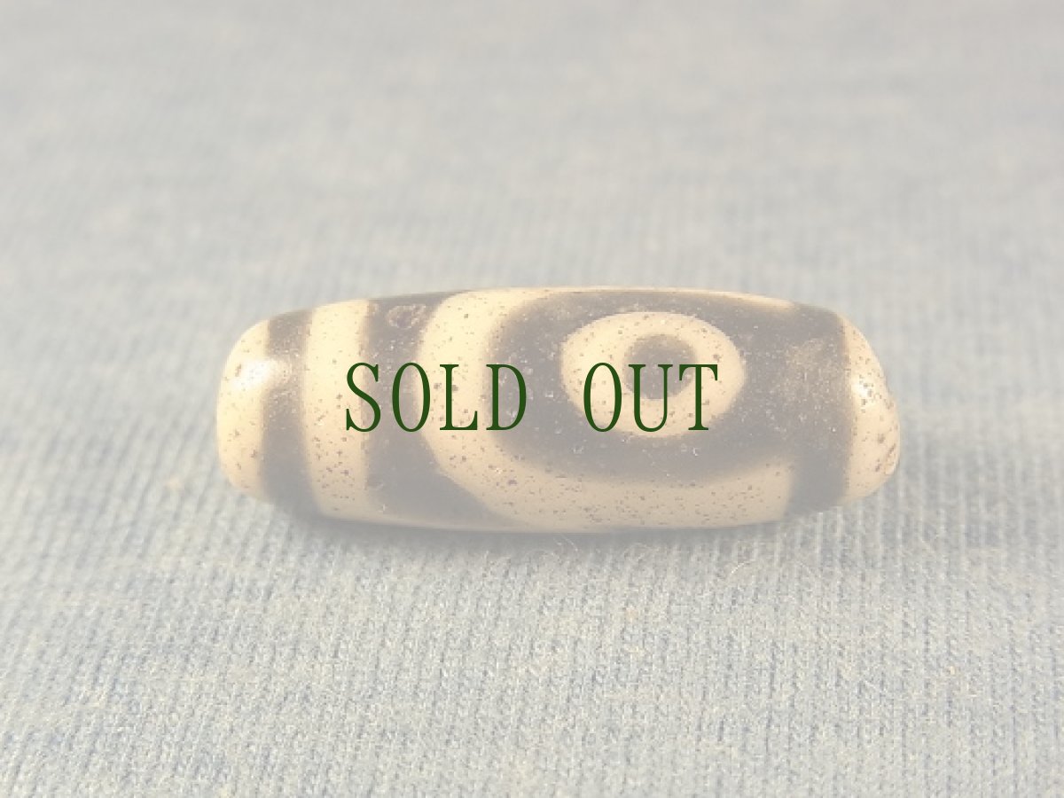 画像2: ジービーズ　２アイ(antique glass dzi mig ni pa ) 二眼・黒朱砂 (2)