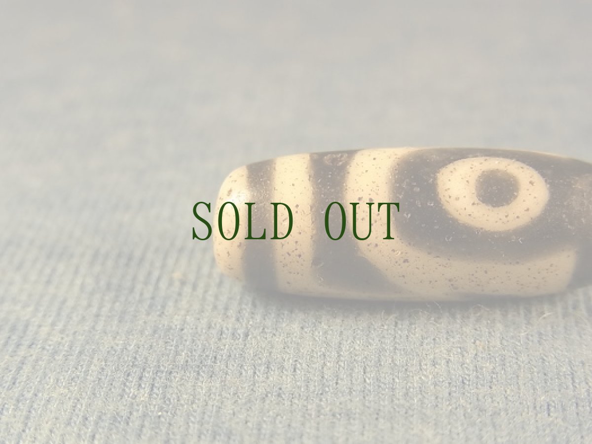 画像4: ジービーズ　２アイ(antique glass dzi mig ni pa ) 二眼・黒朱砂 (4)