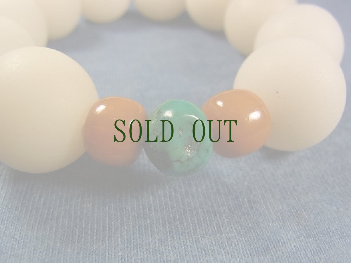 画像4: 菩提根（無垢玉）と天然ターコイズ、琥珀の念珠ブレスレット　（18mm玉） (4)