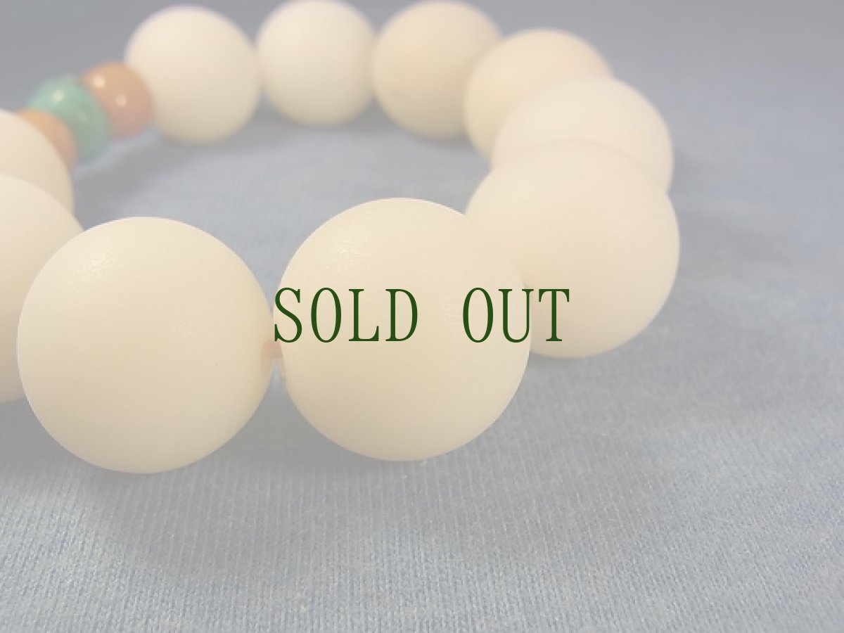 画像3: 菩提根（無垢玉）と天然ターコイズ、琥珀の念珠ブレスレット　（18mm玉） (3)