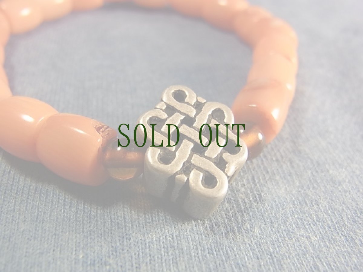 画像3: チベタン吉祥パーツ（ペルベ）と珊瑚のブレスレット (3)