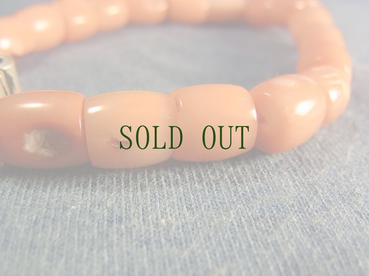 画像4: チベタン吉祥パーツ（ペルベ）と珊瑚のブレスレット (4)