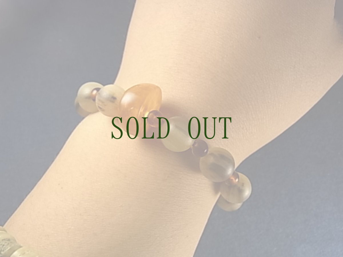 画像6: 羊角の数珠玉と琥珀のブレスレット (6)