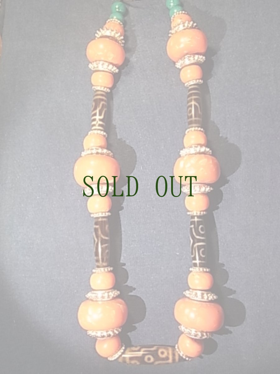 画像2: チベタン・トラディショナルネックレス(ジー・珊瑚・ターコイズ)　ハレ着用 (2)