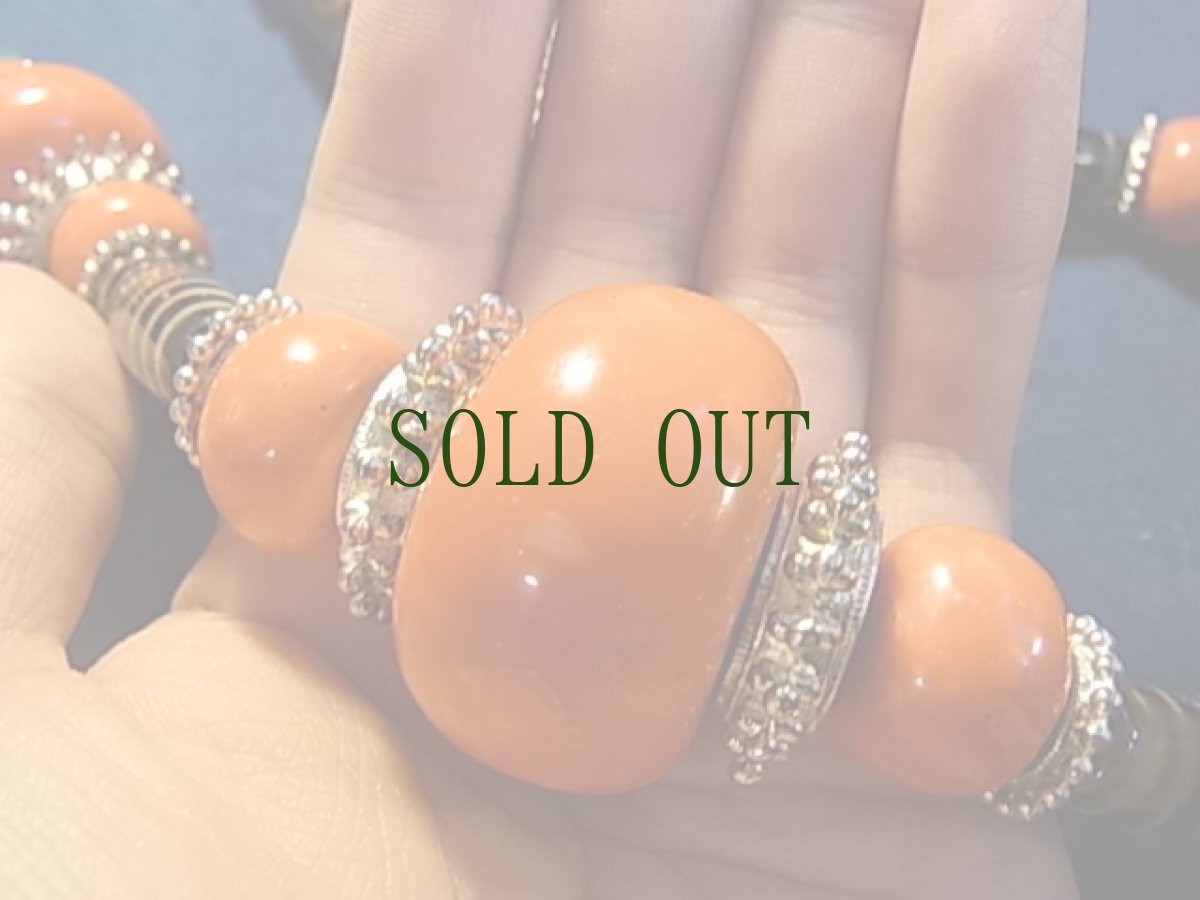 画像8: チベタン・トラディショナルネックレス(ジー・珊瑚・ターコイズ)　ハレ着用 (8)