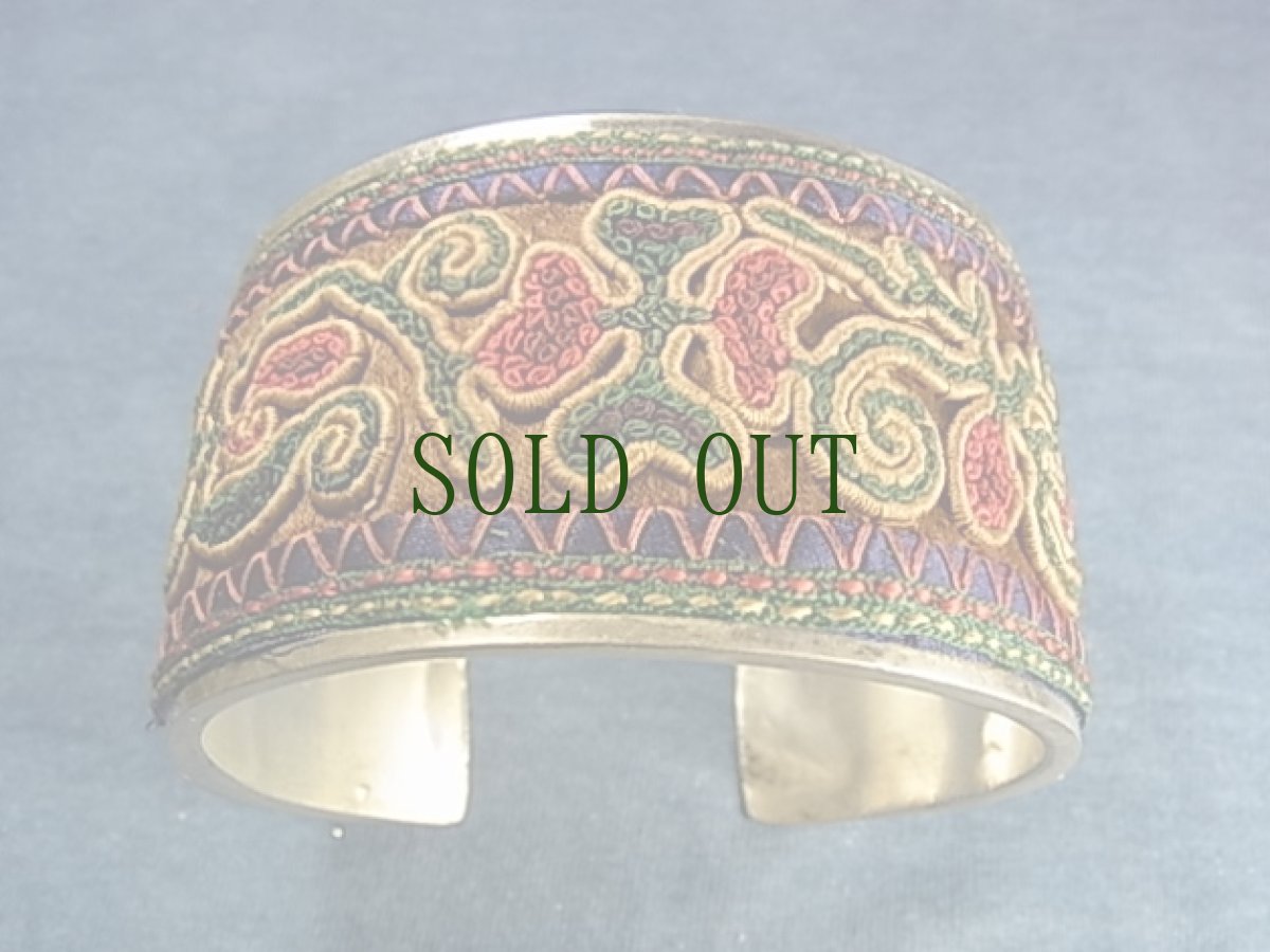 画像3: 貴州省ミャオ族の古刺繍バングル(ミャオ銀) (3)