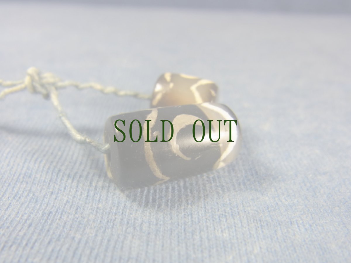 画像2: 中世エッジドアゲートビーズ　(三眼・腐食ビーズ)　2点 (2)