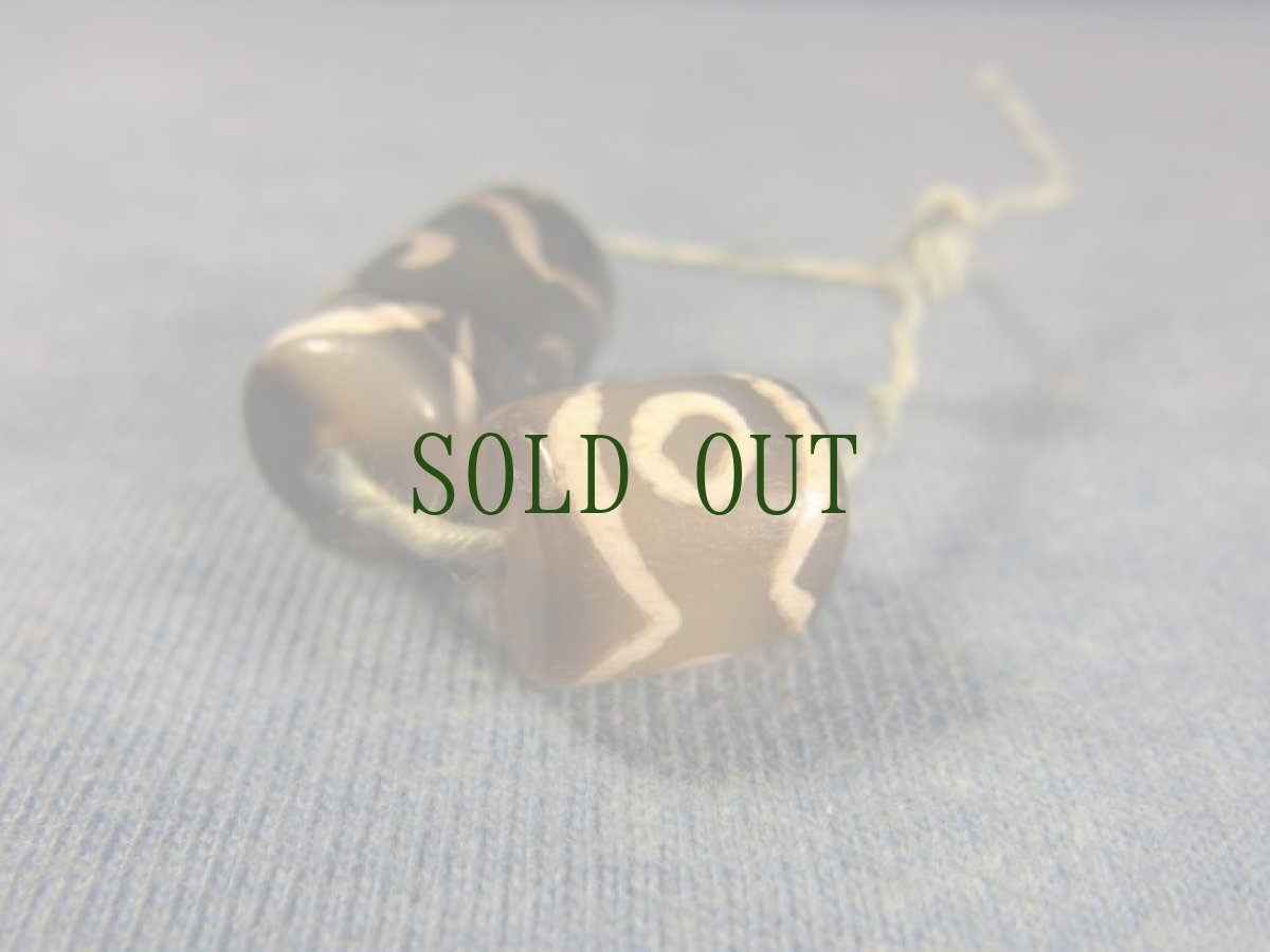 画像4: 中世エッジドアゲートビーズ　(三眼・腐食ビーズ)　2点 (4)