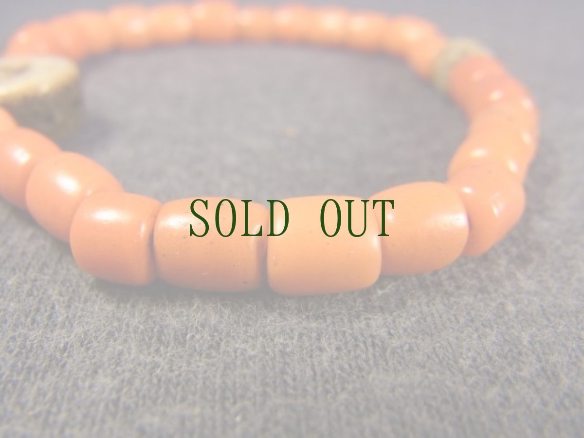 画像5: カパラのグル玉(親玉)とシェルパコーラル(アンティーク・とんぼ玉)のブレスレット (5)