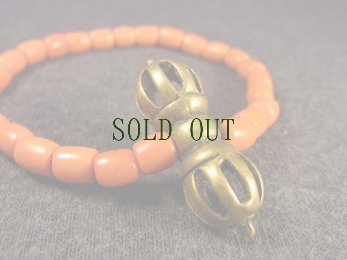 画像2: ドルジェとシェルパコーラル(アンティーク・とんぼ玉)のブレスレット (2)