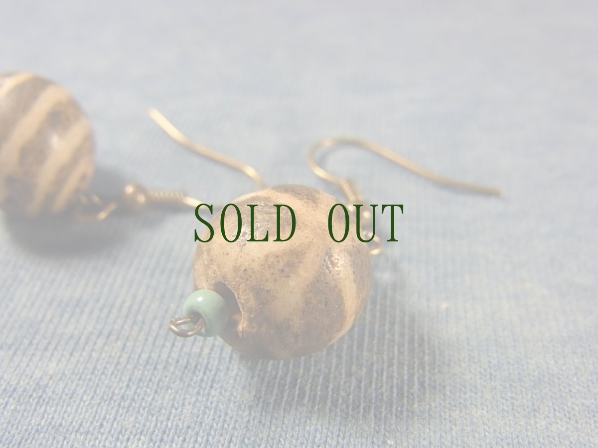 画像5: ミゾラムのパムテック（アンティーク）とナガランドビーズ(とんぼ玉)のオリジナルピアス (5)