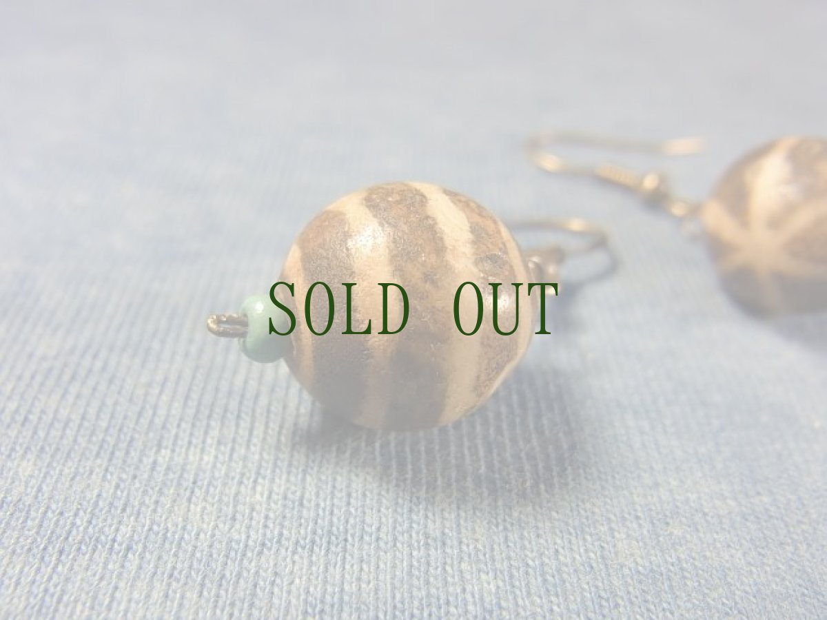 画像4: ミゾラムのパムテック（アンティーク）とナガランドビーズ(とんぼ玉)のオリジナルピアス (4)