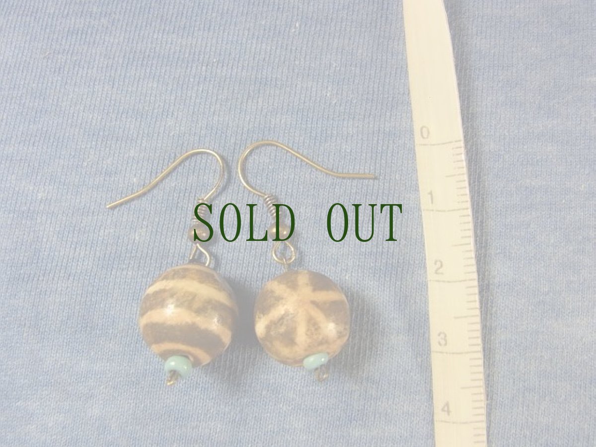 画像6: ミゾラムのパムテック（アンティーク）とナガランドビーズ(とんぼ玉)のオリジナルピアス (6)