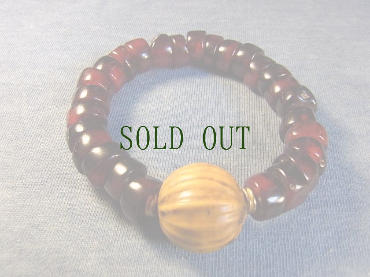 画像2: 蜜柑玉（古渡り蜻蛉玉・アイヌ玉）と蜜蜡琥珀のブレスレット (2)