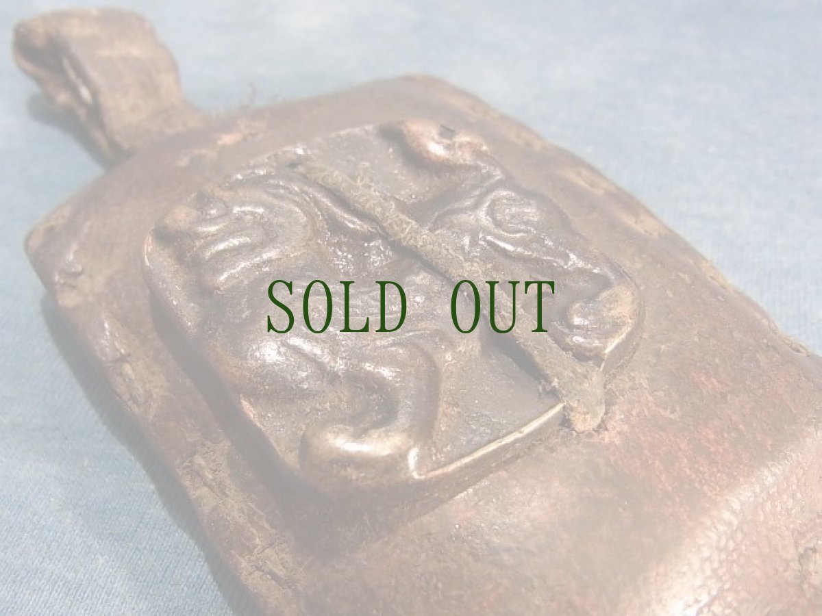 画像3: センゲ（獅子）のトクチャ(Thogchags)付き革製ガウ（マントラ経文入り）　アンティーク  (3)