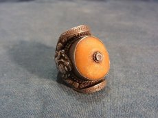 画像1: チベタン・オールドアンバーの銀製リング（tibetan old amber silver ring） (1)