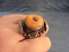 画像8: チベタン・オールドアンバーの銀製リング（tibetan old amber silver ring） (8)
