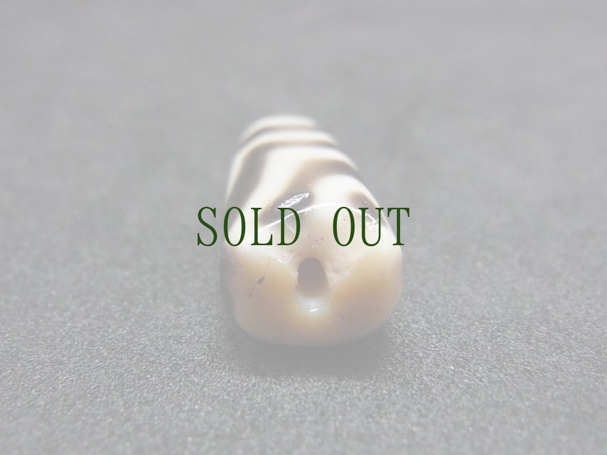 画像6: ジービーズ（Ancient dzi mig sum pa used for drawing thangka ）　老三眼朱砂天珠（タンカ使用） (6)