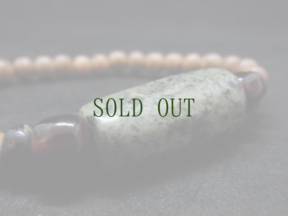 画像8: 蛇紋岩製管玉とタニ沈香、老山亀珠のブレスレット (8)