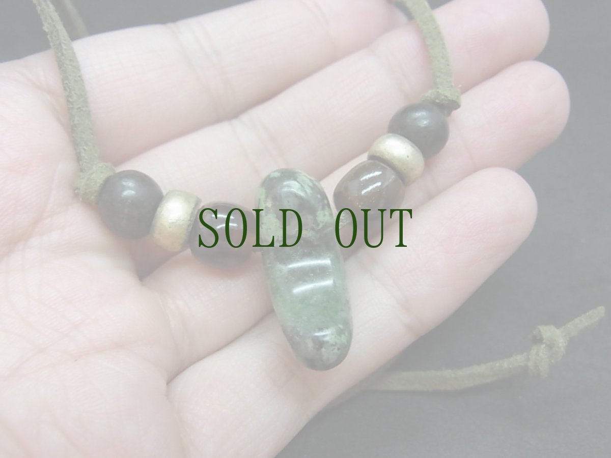 画像9: 蛇紋岩製勾玉とシャム沈香、老山亀珠の首飾り (9)