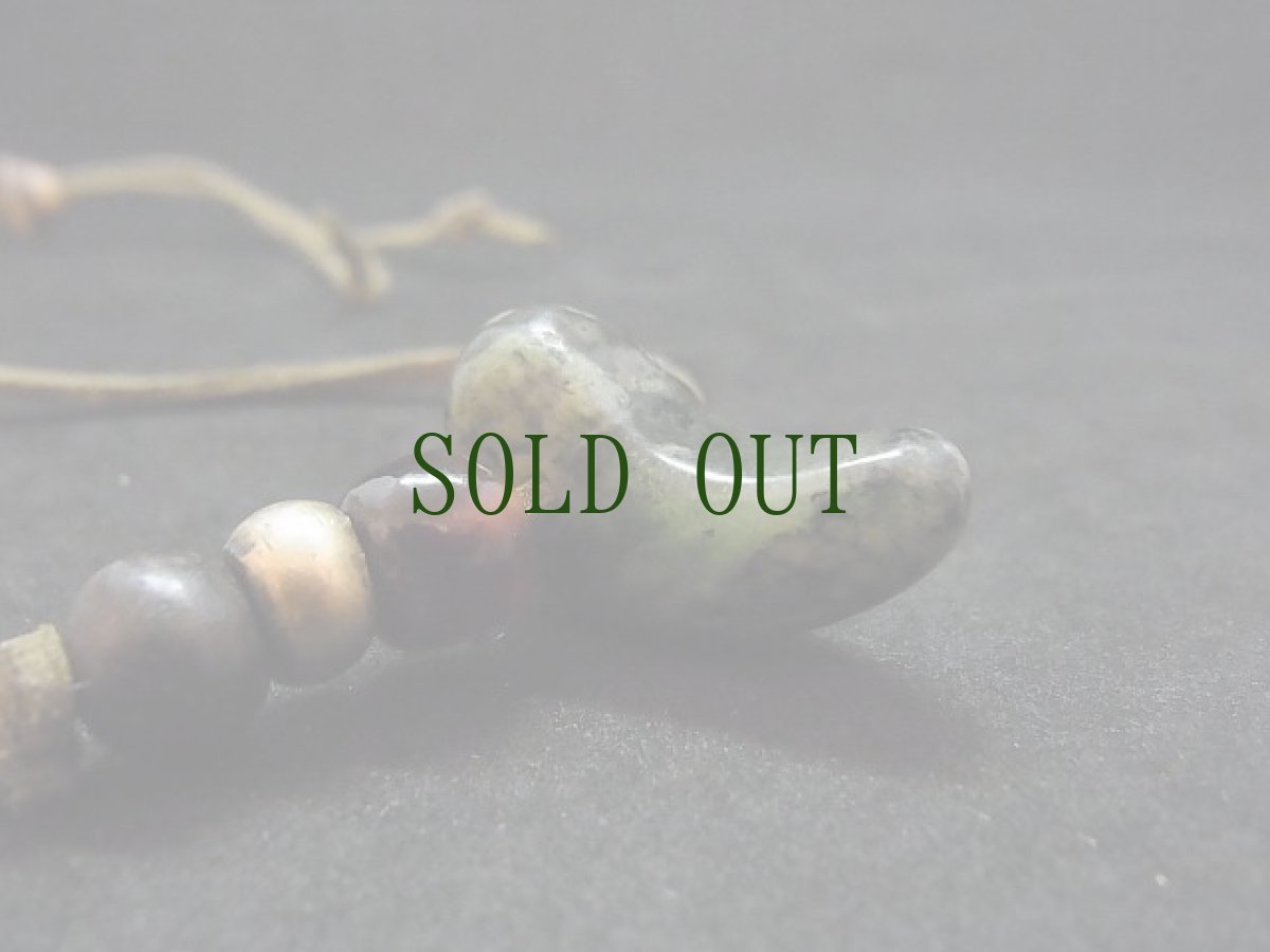 画像3: 蛇紋岩製勾玉とシャム沈香、老山亀珠の首飾り (3)