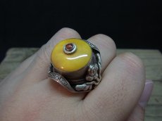 画像6: チベタン・オールドアンバーの銀製リング（tibetan old amber silver ring） (6)