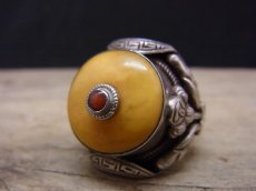 画像4: チベタン・オールドアンバーの銀製リング（tibetan old amber silver ring） (4)