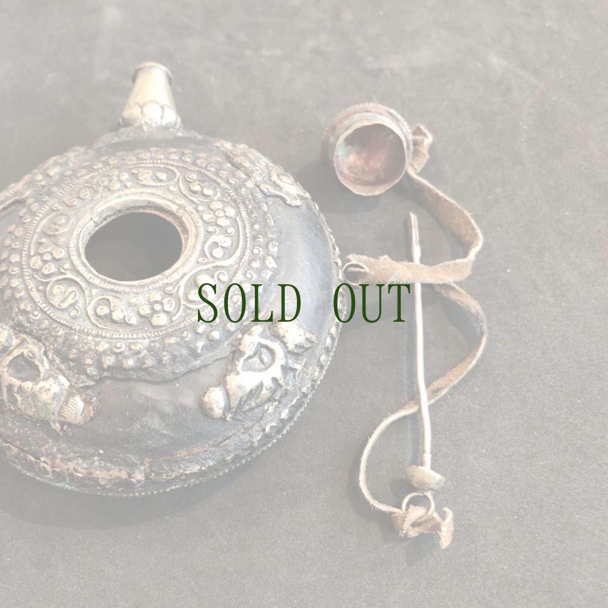 画像5: チベットの鼻煙壷（嗅ぎ煙草入れ・チベット銀・銅・革製）　アンティーク (5)