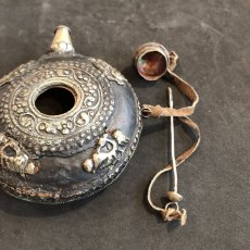 画像5: チベットの鼻煙壷（嗅ぎ煙草入れ・チベット銀・銅・革製）　アンティーク (5)