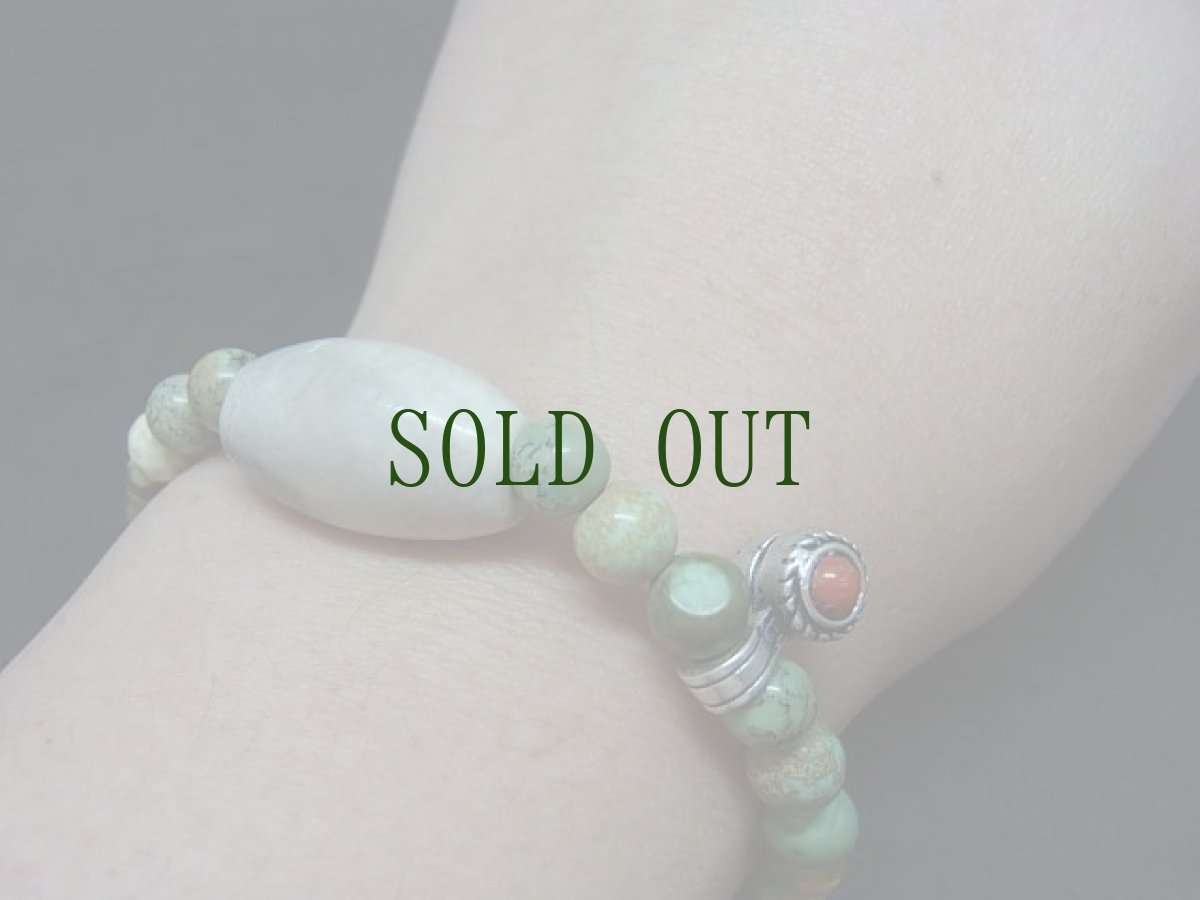 画像10: チベタンターコイズ(天然トルコ石)とアンティークアゲート(白縞瑪瑙)のブレスレット (10)