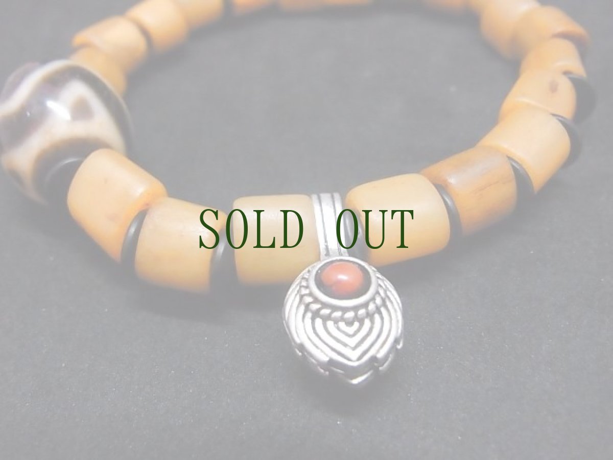 画像7: ジービーズ(水紋六眼天珠）と鷹の骨の数珠玉のブレスレット  (7)