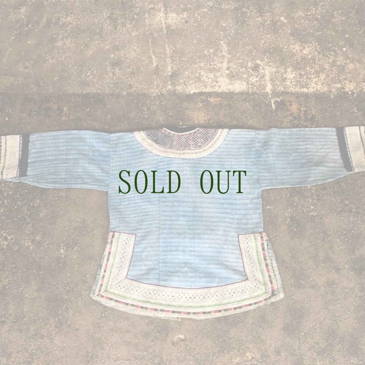 画像9: 雲南省麻栗坡县彝族　（イ族）　本藍染綿麻製　ジャケット (9)