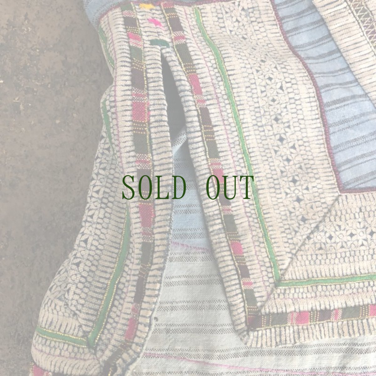 画像8: 雲南省麻栗坡县彝族　（イ族）　本藍染綿麻製　ジャケット (8)