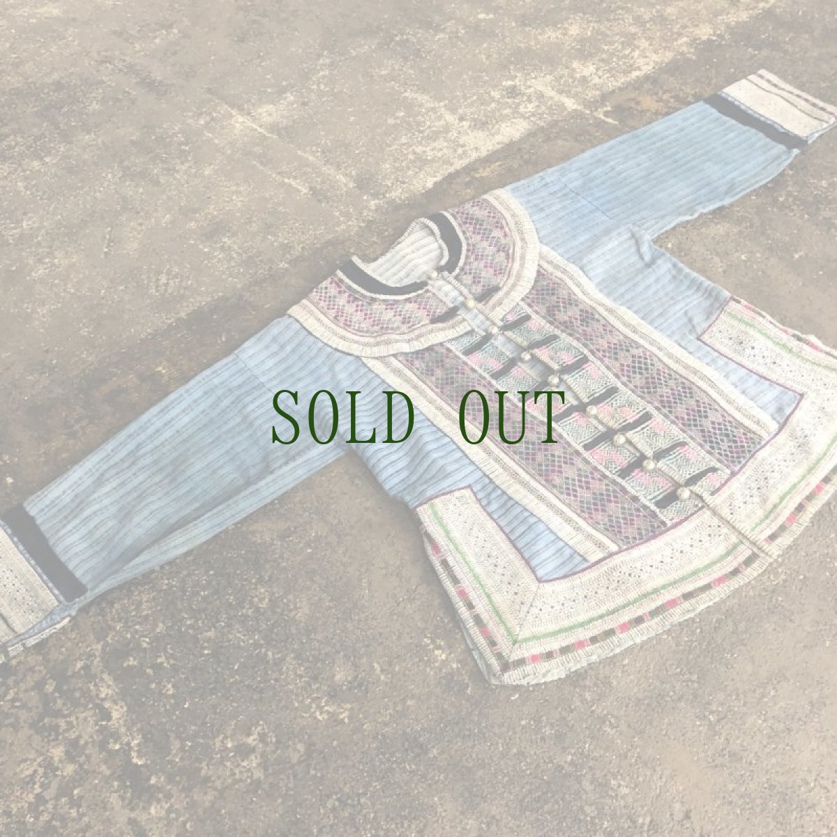 画像2: 雲南省麻栗坡县彝族　（イ族）　本藍染綿麻製　ジャケット (2)