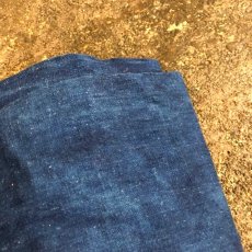 画像4: 貴州省ミャオ族　本藍染　手紬手織り綿麻　反物　（鯨尺　1尺×2丈）　ビンテージ (4)