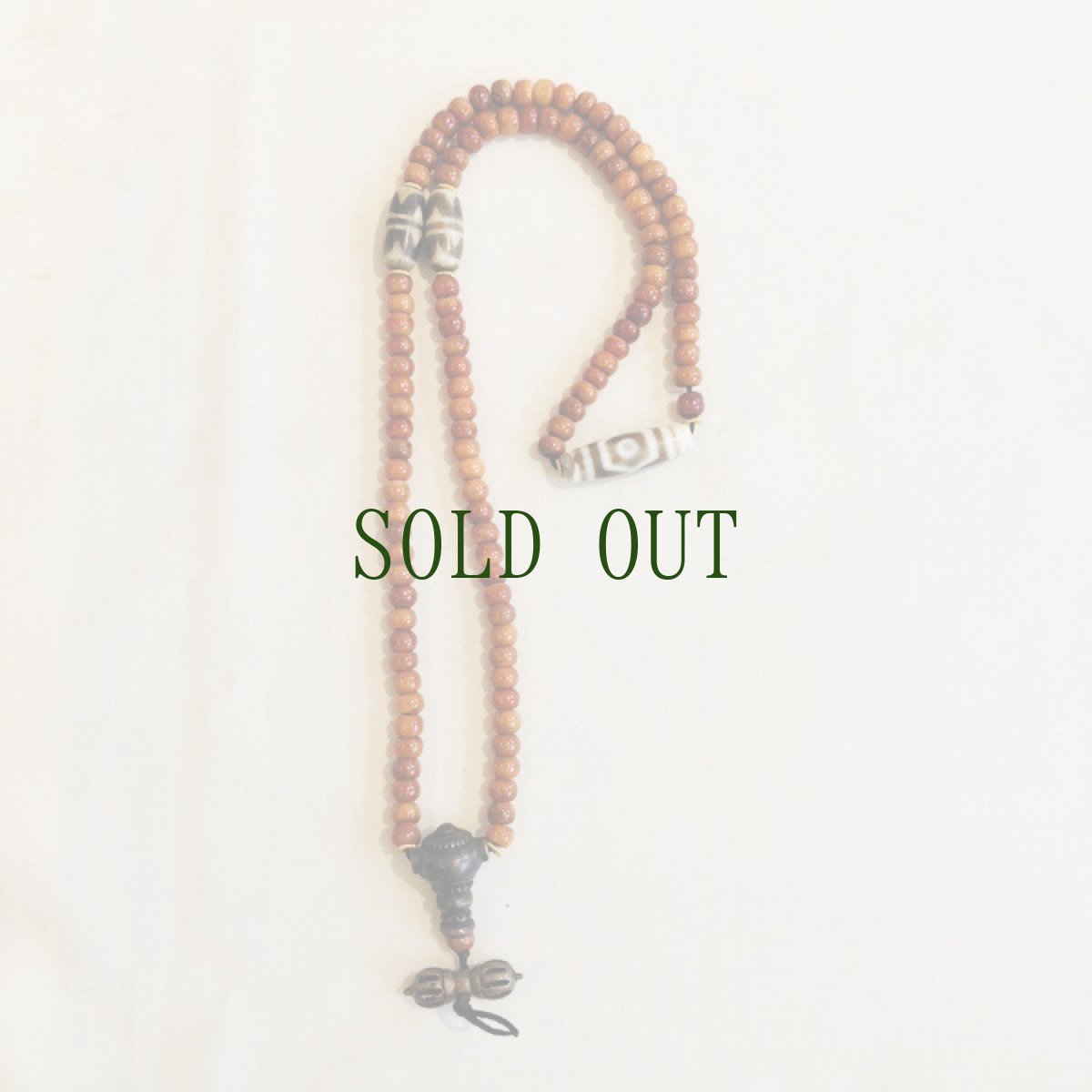 画像3: ヤクの骨の数珠玉とジービーズ(三眼・虎牙天珠)のチベタンMALA　(108玉念珠) (3)