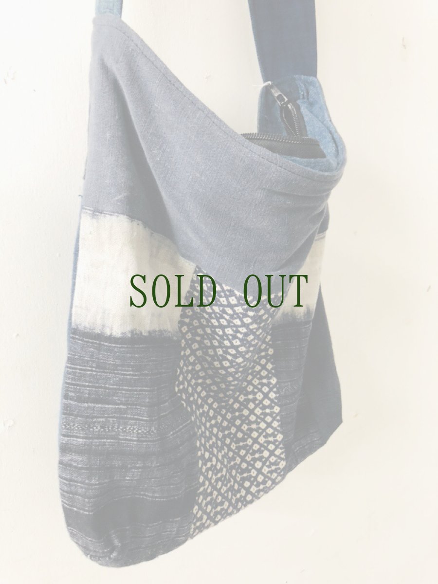 画像4: 貴州省ミャオ族　本藍染　木綿　トートバッグ（ショルダー） (4)