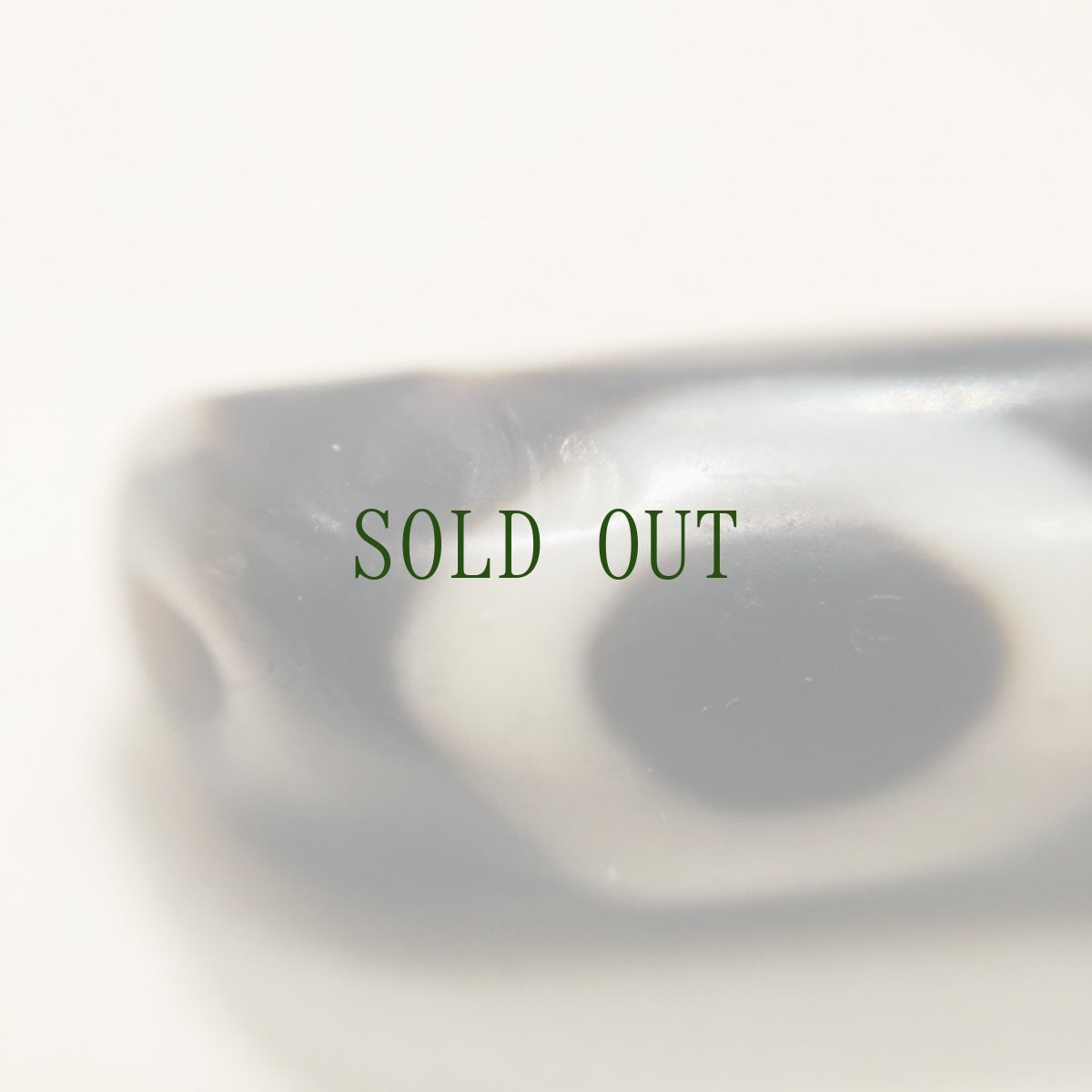 画像9: ジービーズ　3アイ(old dzi mig sum pa)　チベット三眼天珠・タンカ使用　（ヴィンテージ） (9)