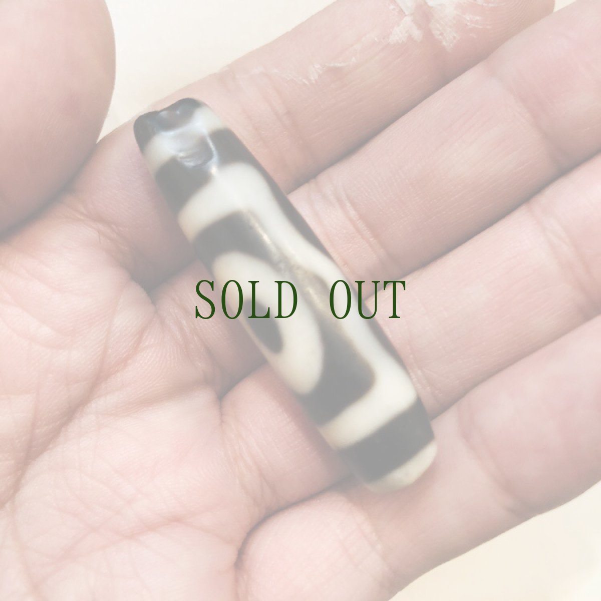 画像11: ジービーズ　3アイ(old dzi mig sum pa)　チベット三眼天珠・タンカ使用　（ヴィンテージ） (11)