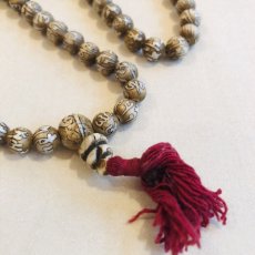 画像9: チベット・シャンカ（白い貝）真言珠のお数珠　 (9)