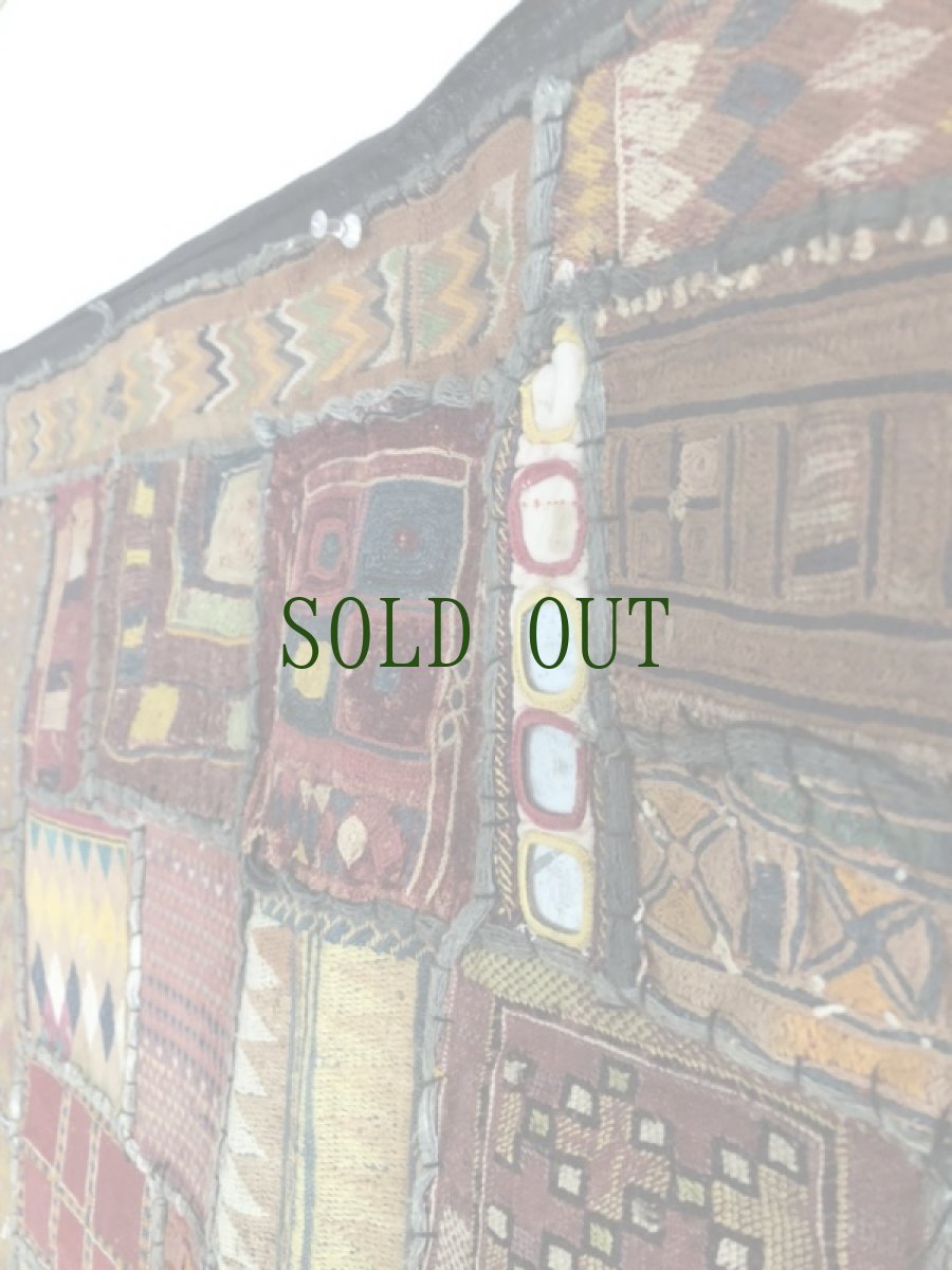 画像12: インド　グジャラート州　刺繍・ミラーワーク　パッチワーク　（178×110ｃｍ）・アンティーク (12)