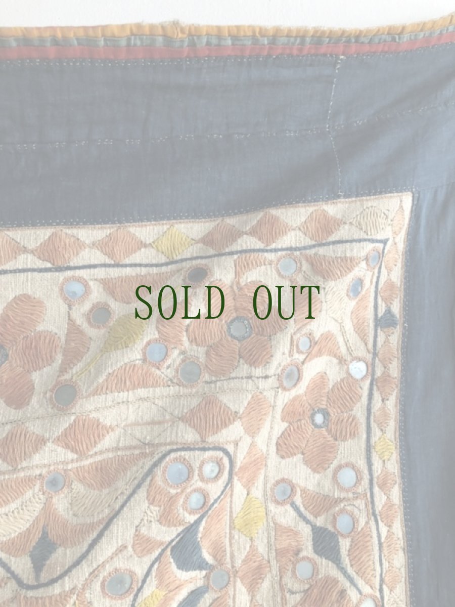 画像2: インド グジャラート州 刺繍・ミラーワーク 天蓋 (180×220cm)・アンティーク (2)